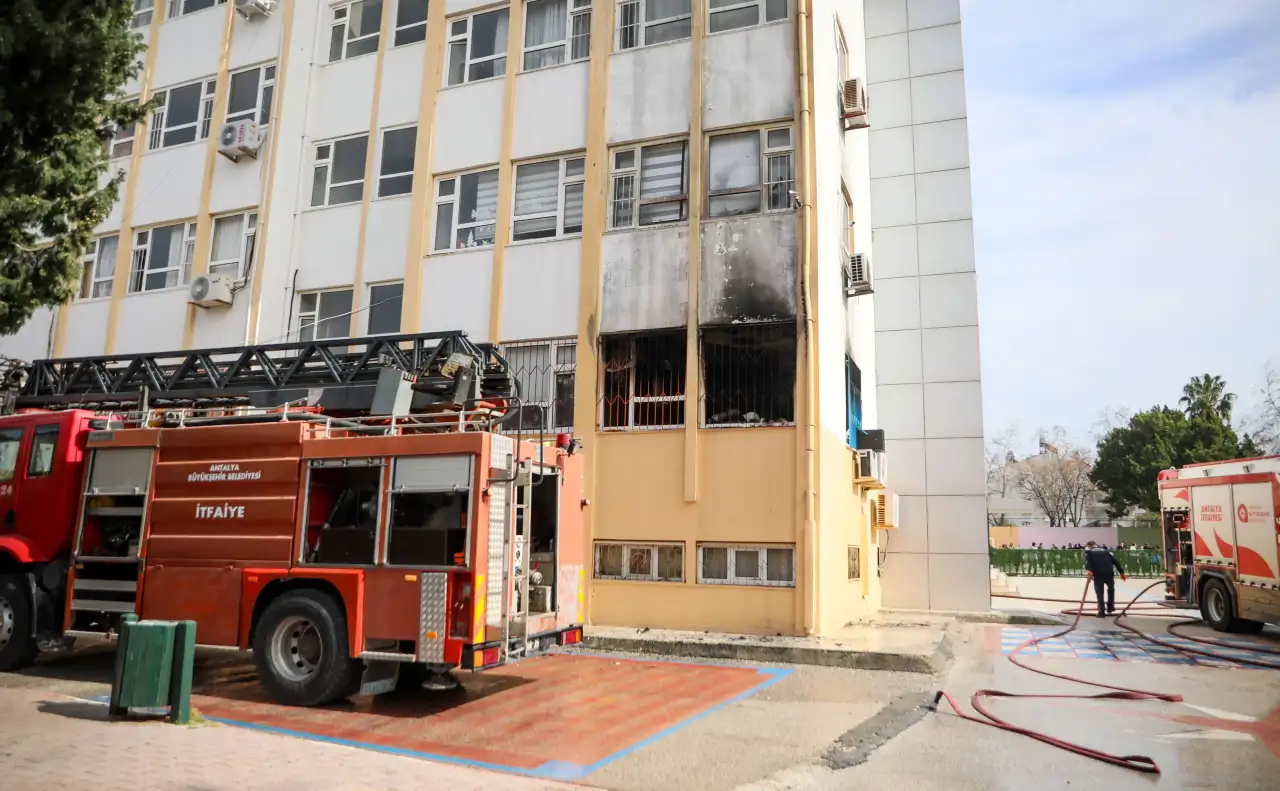 Antalya'da Okul Yangını Paniğine Eksik Öğrenci Eklendi 2